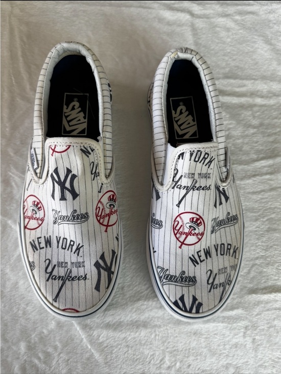 Vans Shoes - Vans White Slip-On Sneakers with Navy & Red Yankees Logos unisex men.#6wom.#7.5